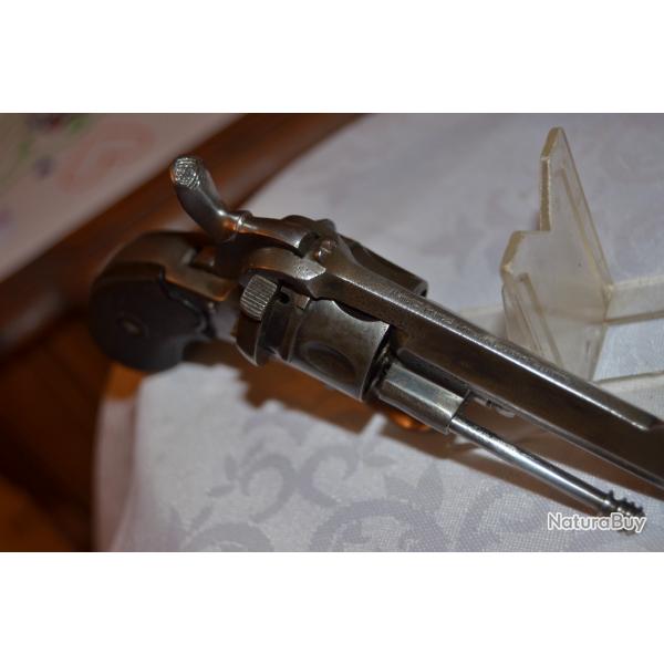 Petit revolver cal. 7mm.  broche au fonctionnement parfait. Saint Etienne