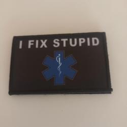 écusson brodé emblème médecin sauveteur système scratch 8/5cm