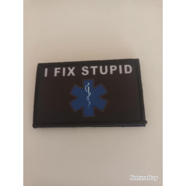 cusson brod emblme mdecin sauveteur systme scratch 8/5cm