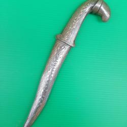 COUTEAU EN FER  DAMASQUINE  & SON FOURREAU  . PERSE 20eme   .