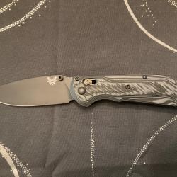 VEND COUTEAU PLIANT BENCHMADE FREEK G10.