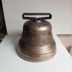 cloche fin 17ème en bronze doré gros modèle hauteur 19 cm diamètre 20 cm 3kg