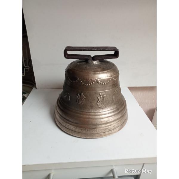 cloche fin 17me en bronze dor gros modle hauteur 19 cm diamtre 20 cm 3kg