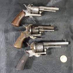 révolver à broche lot de trois piéces remise en état ou pour pièces