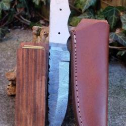 Lame Drop Point Damas 256 Couches Lame A Customiser Le Manche Plaquettes Bois + Etui Cuir ArtisanatA