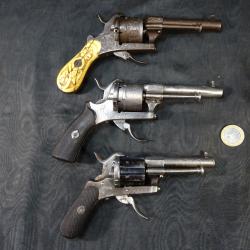 révolver à broche lot de trois piéces remise en état ou pour pièces