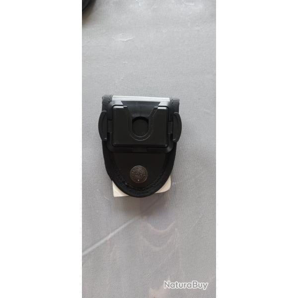 Accessoire gk Pro pour pochette porte radio. Avec tiquette