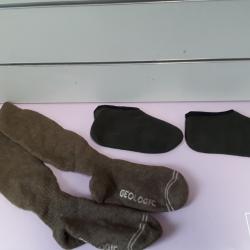 Lot de 1 paire  de chaussettes chaude brune et 1 paire de chaussons BLIZAR chaud vert 41/42
