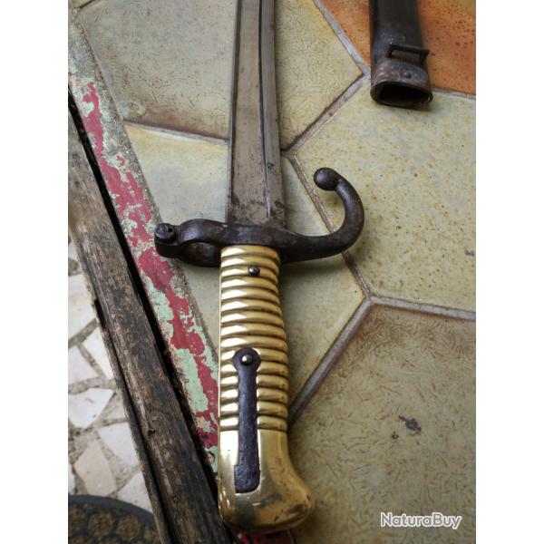 baionnette 'sabre'   tres bon etat  longueur :70 cms   manufacture de chatellerault   mai 1867