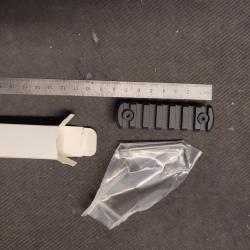 Un Rail Picatinny pour garde main M lock, 7 slots -