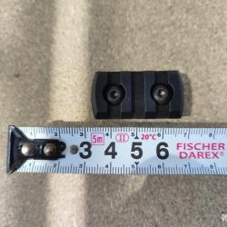 Un Rail Picatinny pour garde main M lock, 3 slots plastique renforcé -