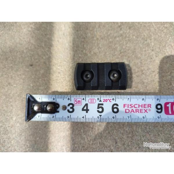 Un Rail Picatinny pour garde main M lock, 3 slots plastique renforc -