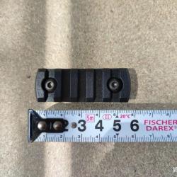Un Rail Picatinny pour garde main M lock, 5 slots plastique renforcé -