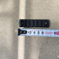 Un Rail Picatinny pour garde main M lock, 7 slots plastique renforcé -