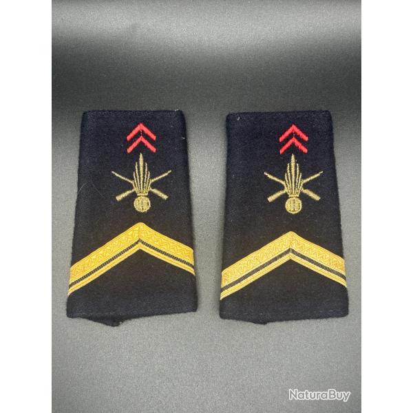 (70.001) Paire de fourreau d'paule de sergent engag de l'infanterie