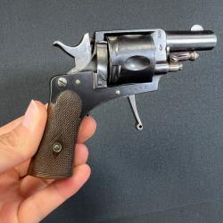 SUPERBE BULLDOG calibre 320