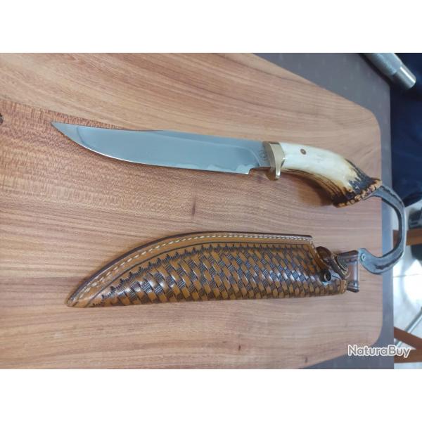 Couteau forg Daniel vally manche bois de cerf amricain etui en cuir sur coque en bois