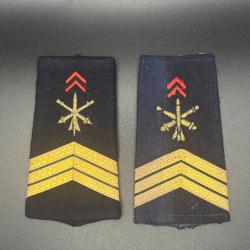(71.005) Paire de fourreau d'épaule de sergent chef Régiment d'artillerie