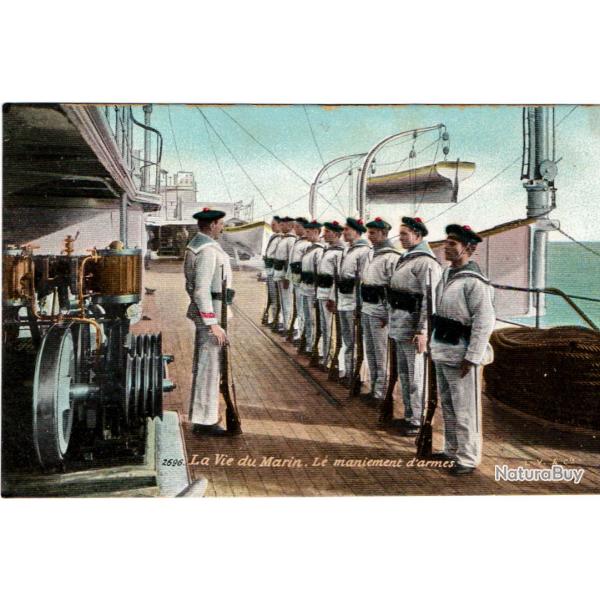 CPA - Marine Militaire -  LA VIE DU MARIN MANIEMENT D'ARMES  -N1638