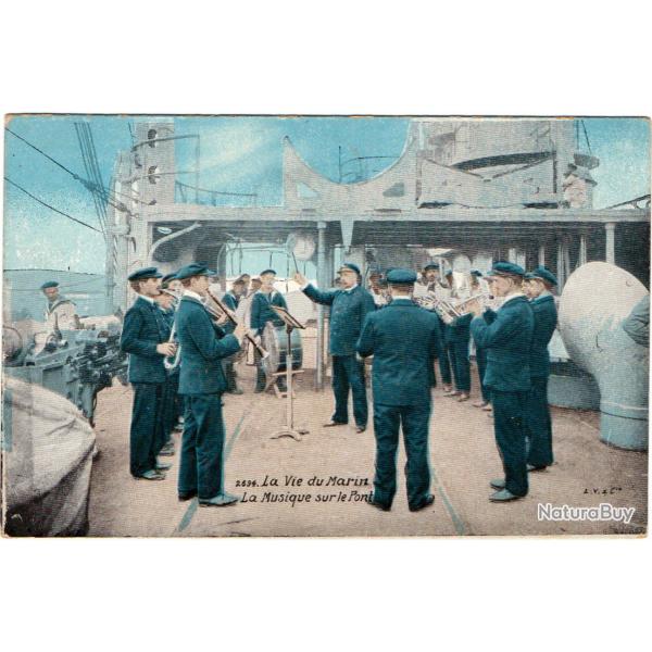 CPA - Marine Militaire -LA VIE DU MARIN MUSIQUE SUR LE PONT-N1626