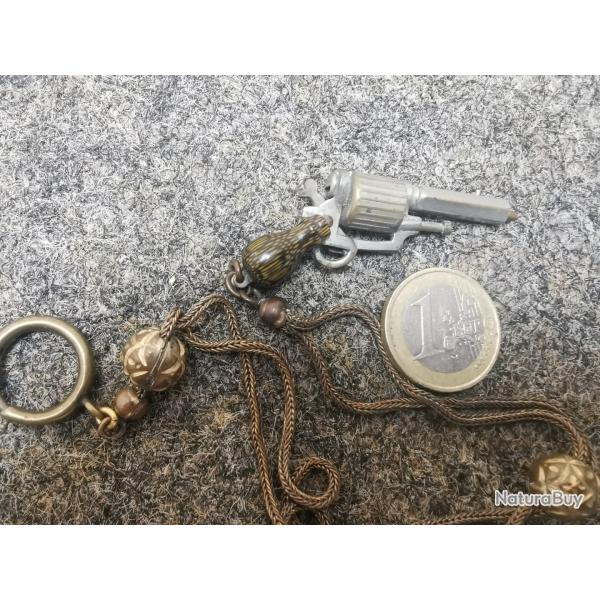 Petit revolver porte mine annes 1900.
