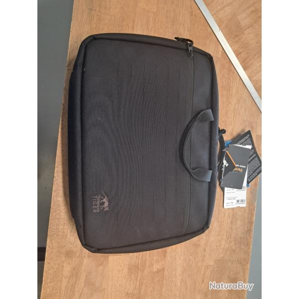 UNE POCHETTE  TASMANIA TT MODULAR P-MAG 1 SANS PRIX DE RESERVE
