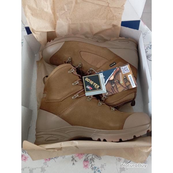 Chaussures de combat forces spciales taille 47 - Arme franaise NEUVE
