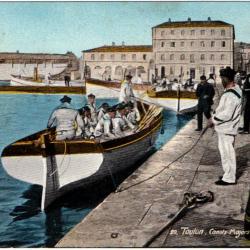 CPA - Marine Militaire -  CANOTS MAJORS AU PORT - N°1671