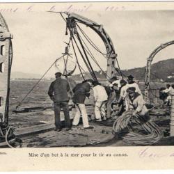 CPA - Marine Militaire -   MISE D UN BUT A LA MER POUR LE TIR AU CANON - N°1664