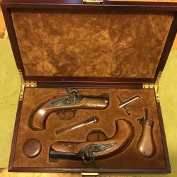 RARE MAGNIFIQUE COFFRET AVEC PAIRES DES PISTOLETS DERRINGER PHILADELPHIA   Répliques