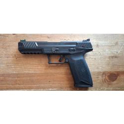 Pistolet Ruger mod 57 cal 5,7 x 28 avec 2 boîtes de cartouches