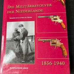 LIVRE « DIE MILITÄRREVOLVER DER NIEDERLANDE »