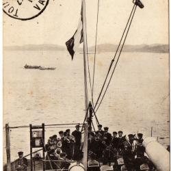 CPA -Marine Militaire  Française  - On hisse les Couleurs - N1680