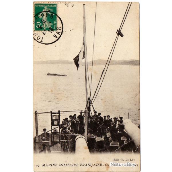 CPA -Marine Militaire  Franaise  - On hisse les Couleurs - N1680