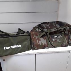 Lot de 2 grands sacs de voyage vert et camouflage Ducatillon