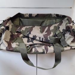 Un grand sac de voyage camouflage Cityguard
