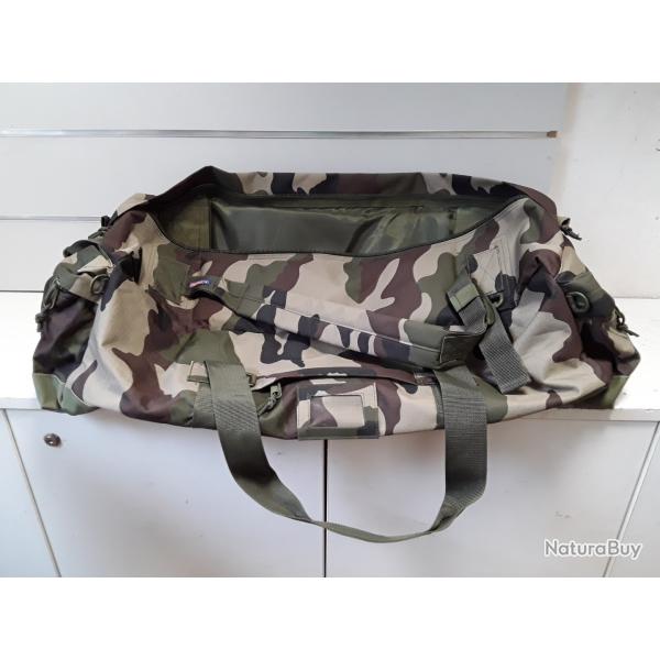 Un grand sac de voyage camouflage Cityguard