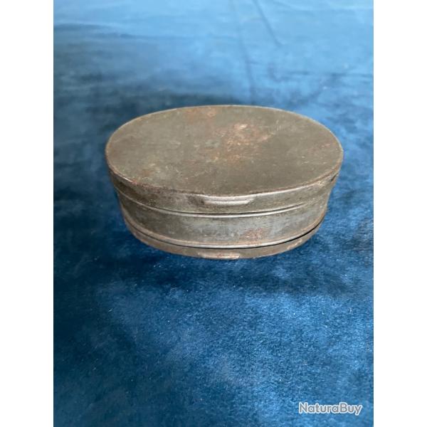 Ancienne bote  graisse double militaire modle 1874