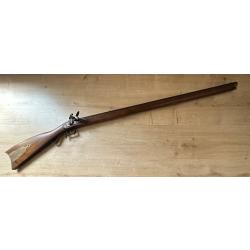 Fusil Silex  A POUDRE NOIRE DE MARQUE PEDERSOLI, MODELE KENTUCKY, calibre 45