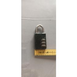 Cadenas à code noir