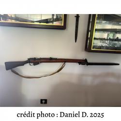 Présentoir mural plexi pour fusil, carabine ref. PRE63