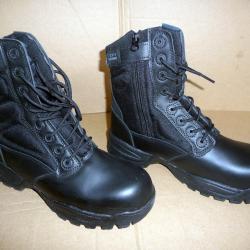 Rangers, chaussures d'intervention. T 42