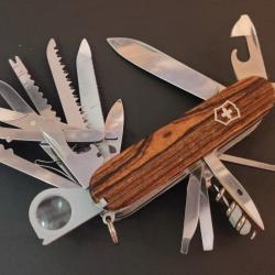 Victorinox couteau suisse Swisschamp Vintage Wood Bois de Santal