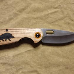 Couteau pliant manche bois gravure sanglier