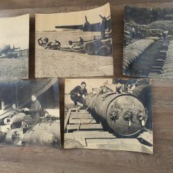 Ensemble de 5 très grandes photos RAF chargement des bombes sur avions bombardiers WW2 aviation
