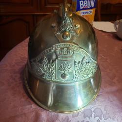Tres beau casque de pompier ancien (le Cendre)bon état