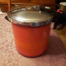 Tres belle cocotte Silit etat neuf 23 cms de profondeur 23 cms de diamètre