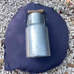 Ancien pot à lait poignée bois modèle petit