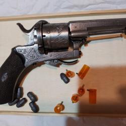 Revolver calibre 7mm à broches type lefaucheux avec 6 cartouches Spalek rechargeables