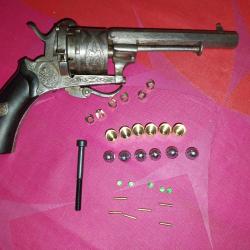 Revolver calibre 9mm à broches type lefaucheux avec 6 cartouches à charger